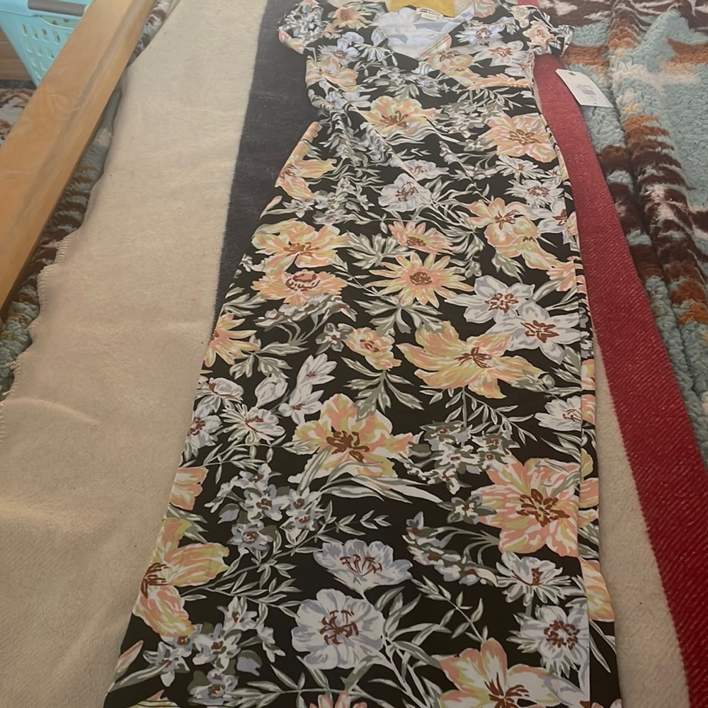 NWT Billabong Floral MIDI Dress. Never worn